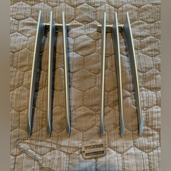 X-men Wolverine Costume Men’s medium faux leather jacket, claws and dog tags - Picture 2 of 4